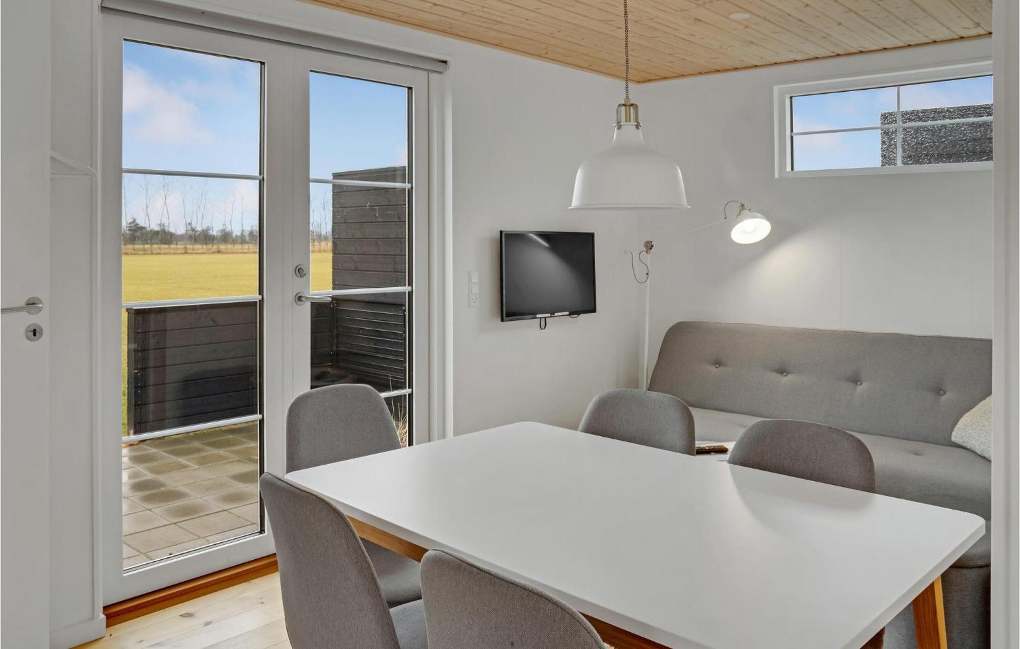 2 Bedroom Gorgeous Apartment In Vaeggerlose Bøtø By Exteriör bild