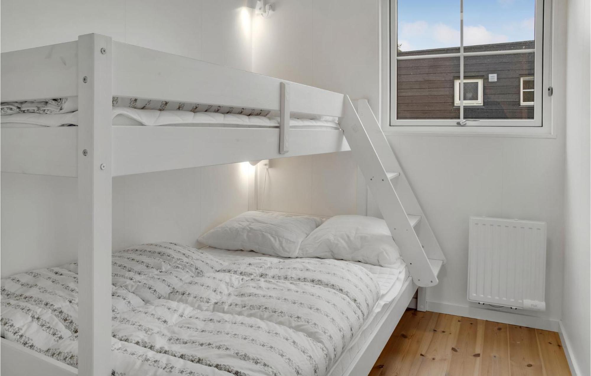 2 Bedroom Gorgeous Apartment In Vaeggerlose Bøtø By Exteriör bild