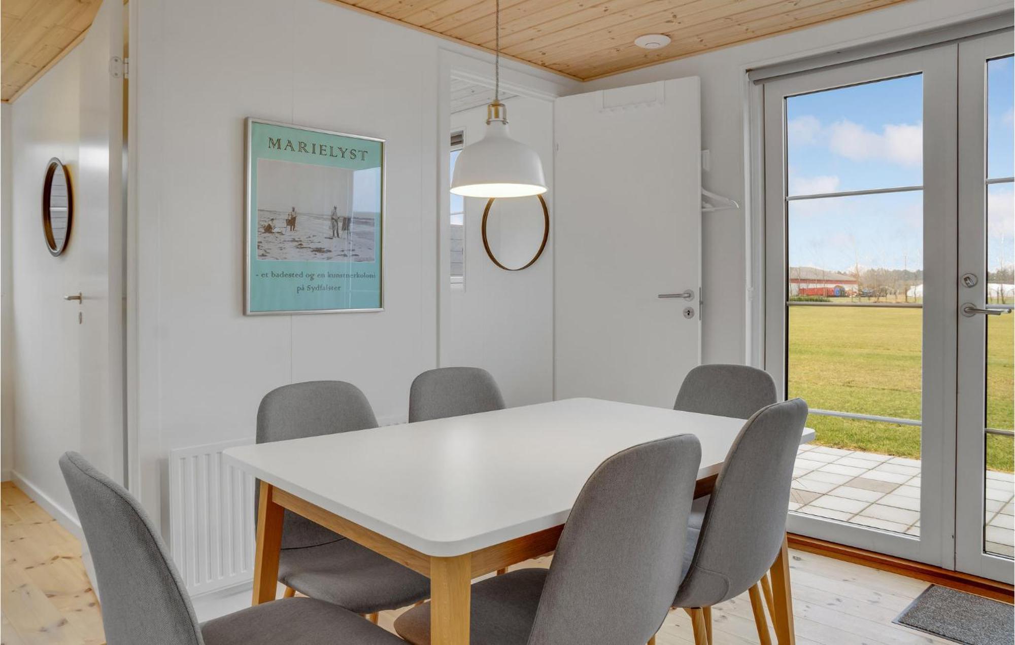 2 Bedroom Gorgeous Apartment In Vaeggerlose Bøtø By Exteriör bild